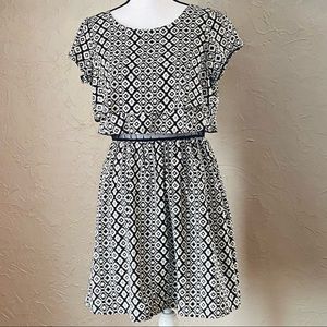 BONGO large black/white short sleeve graphic print lined dress